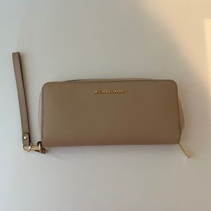 Michael Kors Wallet/Wristlet